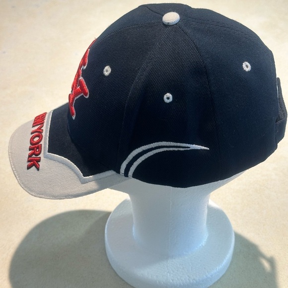 New York Beautifully Embroidered Cap 80% Acrylic 20% Wool. NEW with Tags - Picture 3 of 9